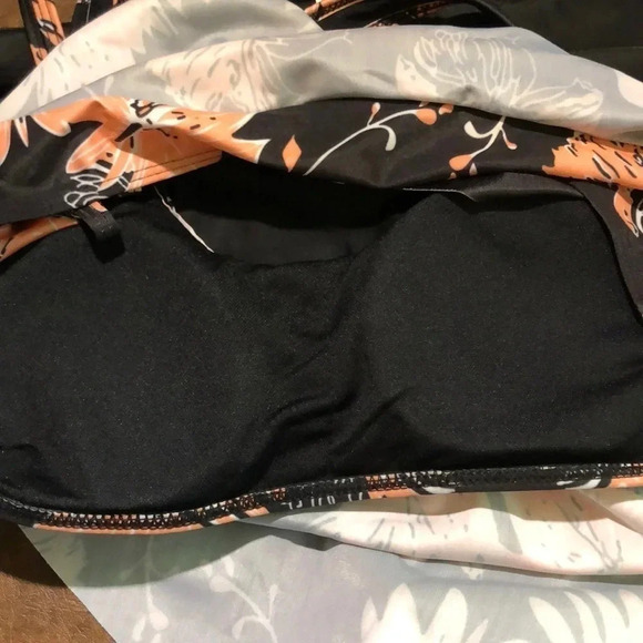 🌸NEW🌸 Swimsuit 2 Piece Runs Small - Picture 4 of 8